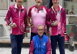 La sqadra di Busca che ha vinto il campionato regionale categoria B di Pétanque. Da sin Osvaldo Rinaudo , Eraldo Milani , Danilo Rinaudo. Accasciato il presidente Francesco Giaccardi